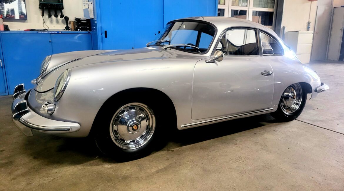 Silberner Porsche S90 Oldtimer in der Werkstatt von Weber Performance Schweiz