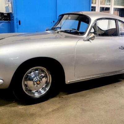 Silberner Porsche S90 Oldtimer in der Werkstatt von Weber Performance Schweiz