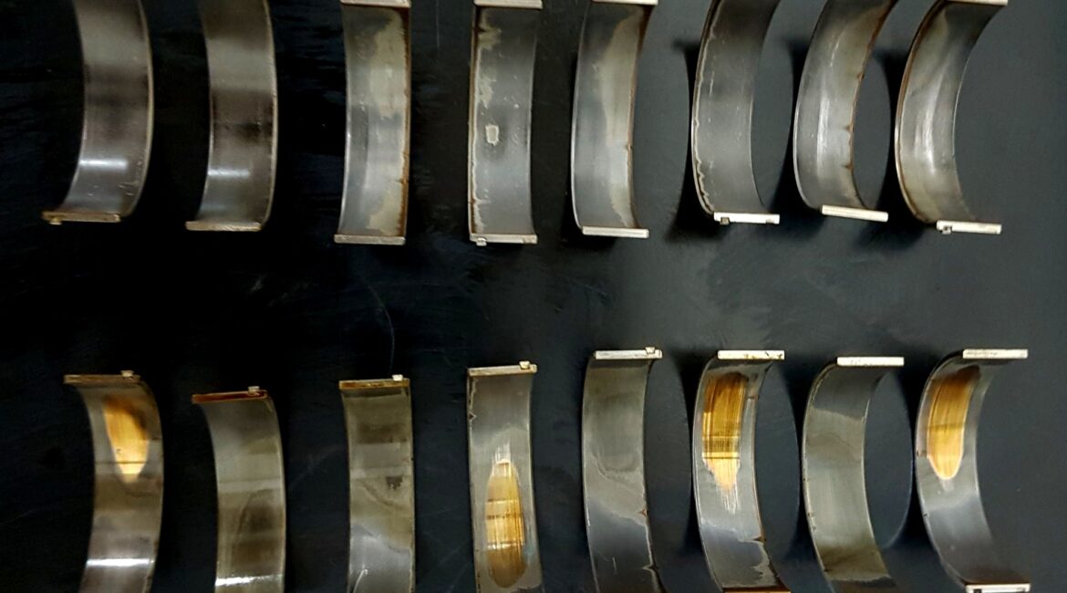 BMW M3 Pleuellager nach dem Ausbau – vorbeugender Pleuellagerservice für maximalen Motorschutz