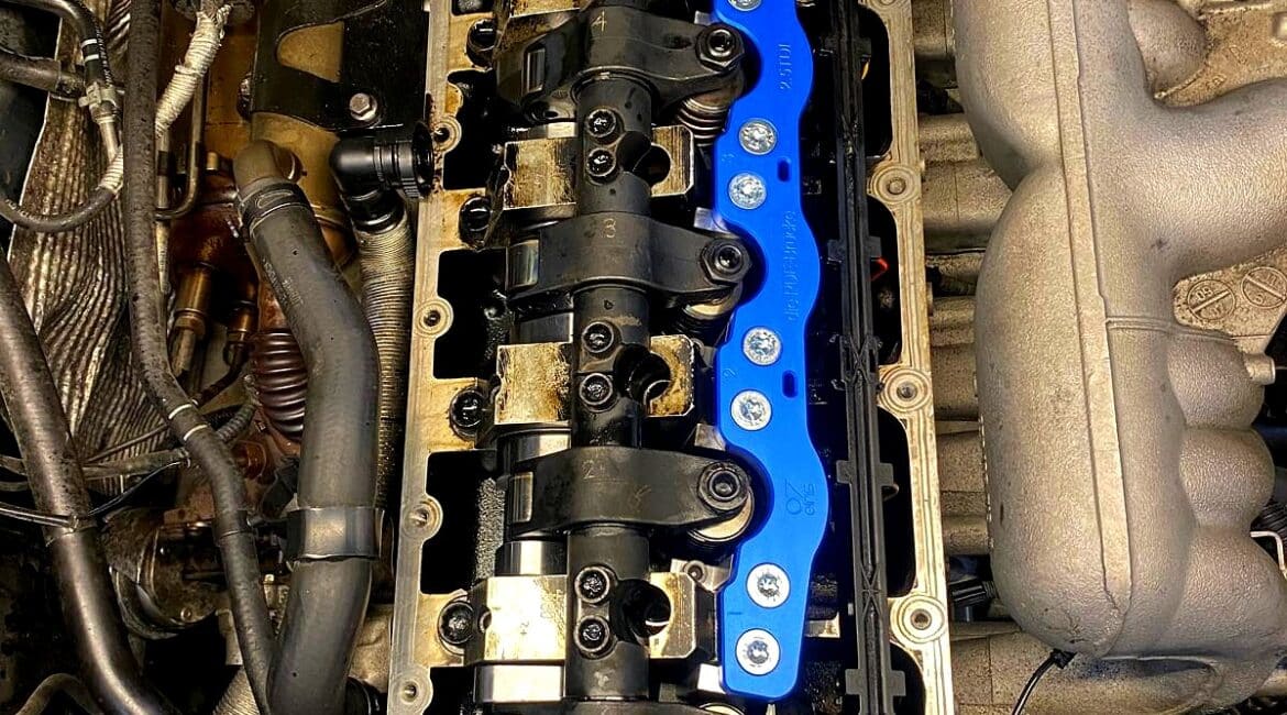 VW Touareg 2.5 R5 TDI Motor mit ausgebautem Ventildeckel – sichtbare Nockenwelle und Ventiltrieb ,ot